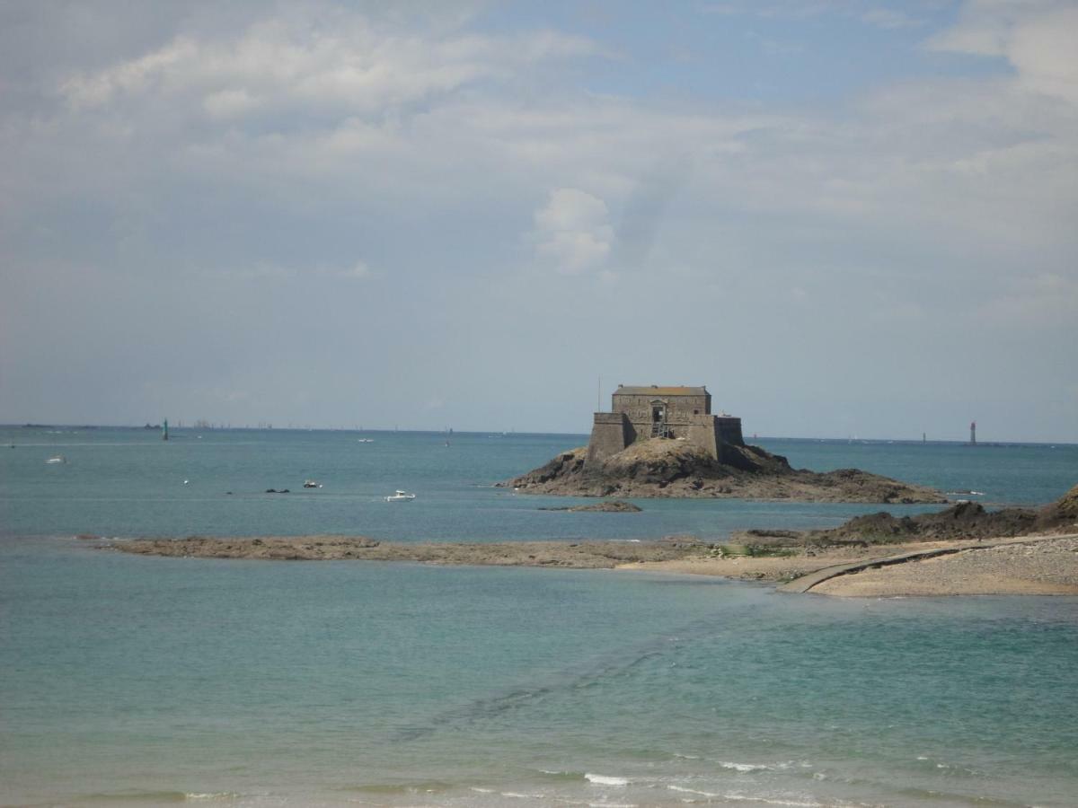 Aux Chants Des OiseauxSaint-Pierre-de-Plesguen エクステリア 写真